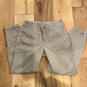 White House Black Market “The Slim Crop”